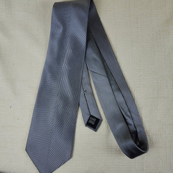 Vintage Massini 100% Silk Necktie, Thin Gray Vertical & Horizonal Stripes - Picture 3 of 6